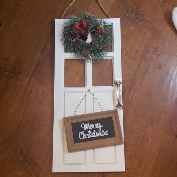 Farmhouse Barn Door Christmas Decor - Picture 1 of 3